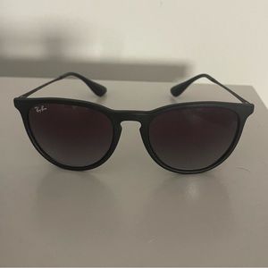 Ray-Ban Erika Classic Sunglasses Matte Black Frame and Grey Lenses Women’s